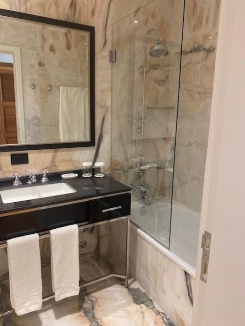 Solar Do Requeijo By Luna Hotels & Resorts Arcos de Valdevez Exterior foto A shower enclosure with a sliding door